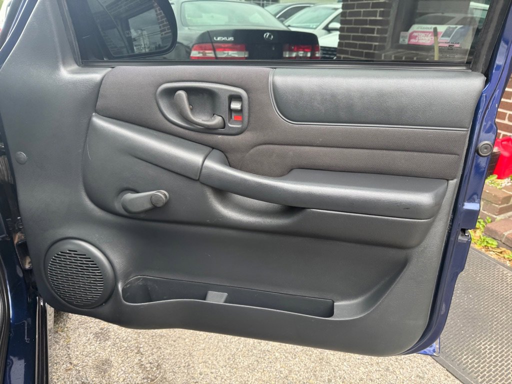 Used 2003 Chevrolet S10 Pickup LS w/ LS Preferred Equipment Group image 17