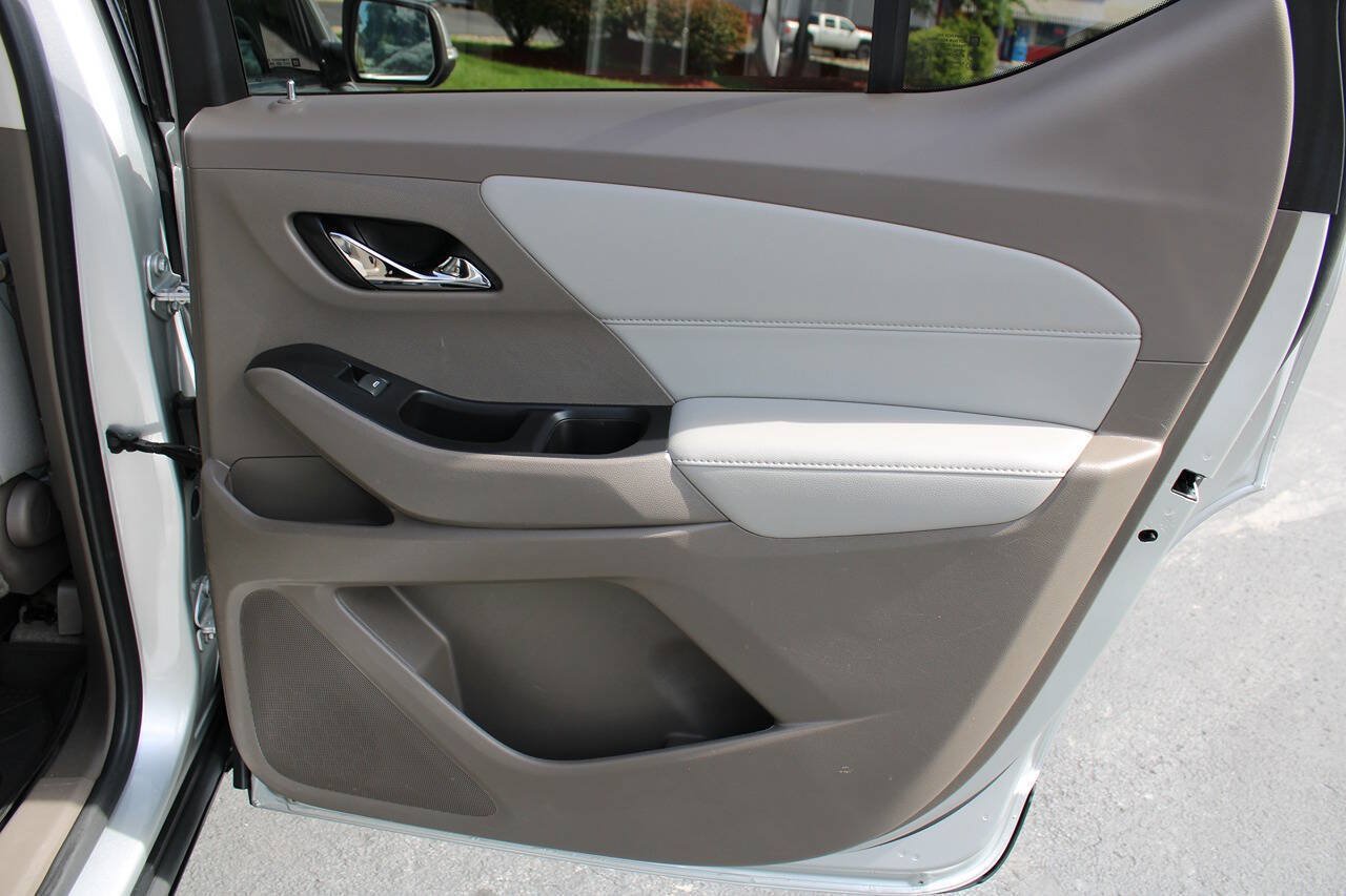Used 2021 Chevrolet Traverse LT AWD/4WD image 36