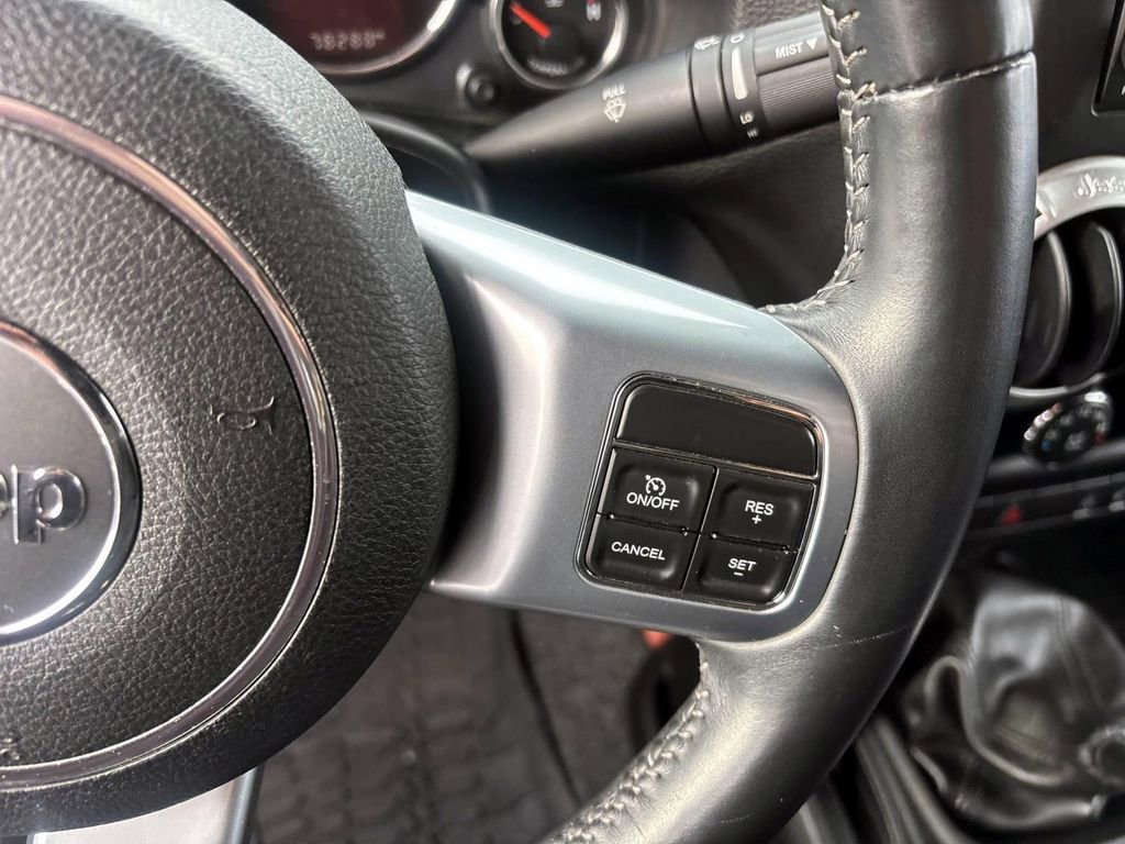Used 2015 Jeep Wrangler Rubicon image 17