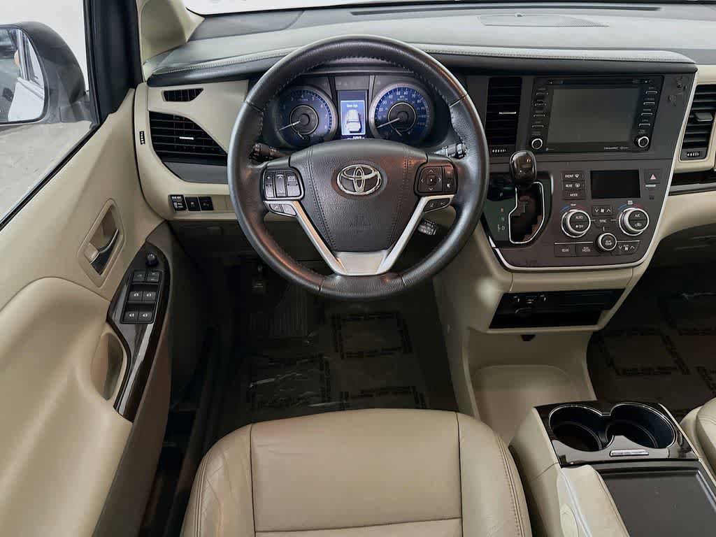 Used 2020 Toyota Sienna XLE w/ XLE Navigation Package FWD image 10