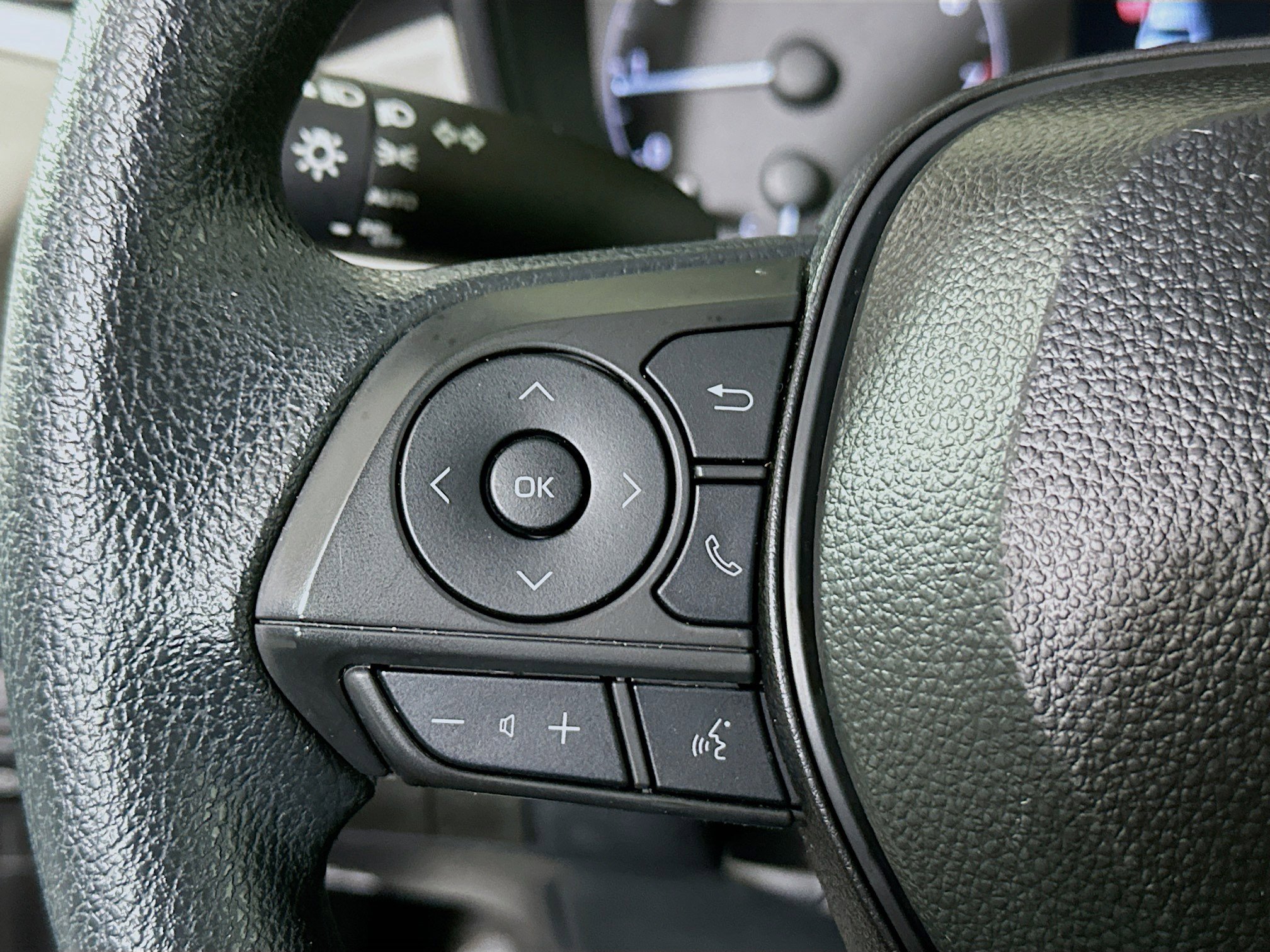 Used 2025 Toyota Corolla LE FWD image 16