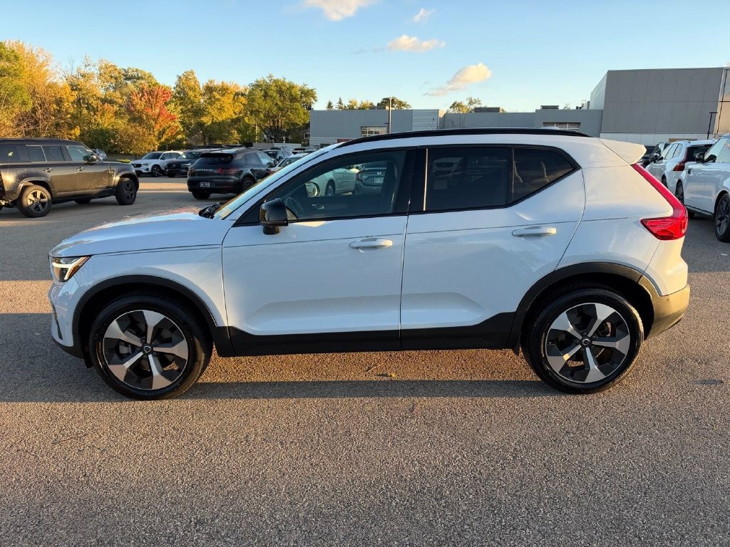 Certified 2024 Volvo XC40 B5 Plus w/ Protection Package Premier AWD/4WD image 2