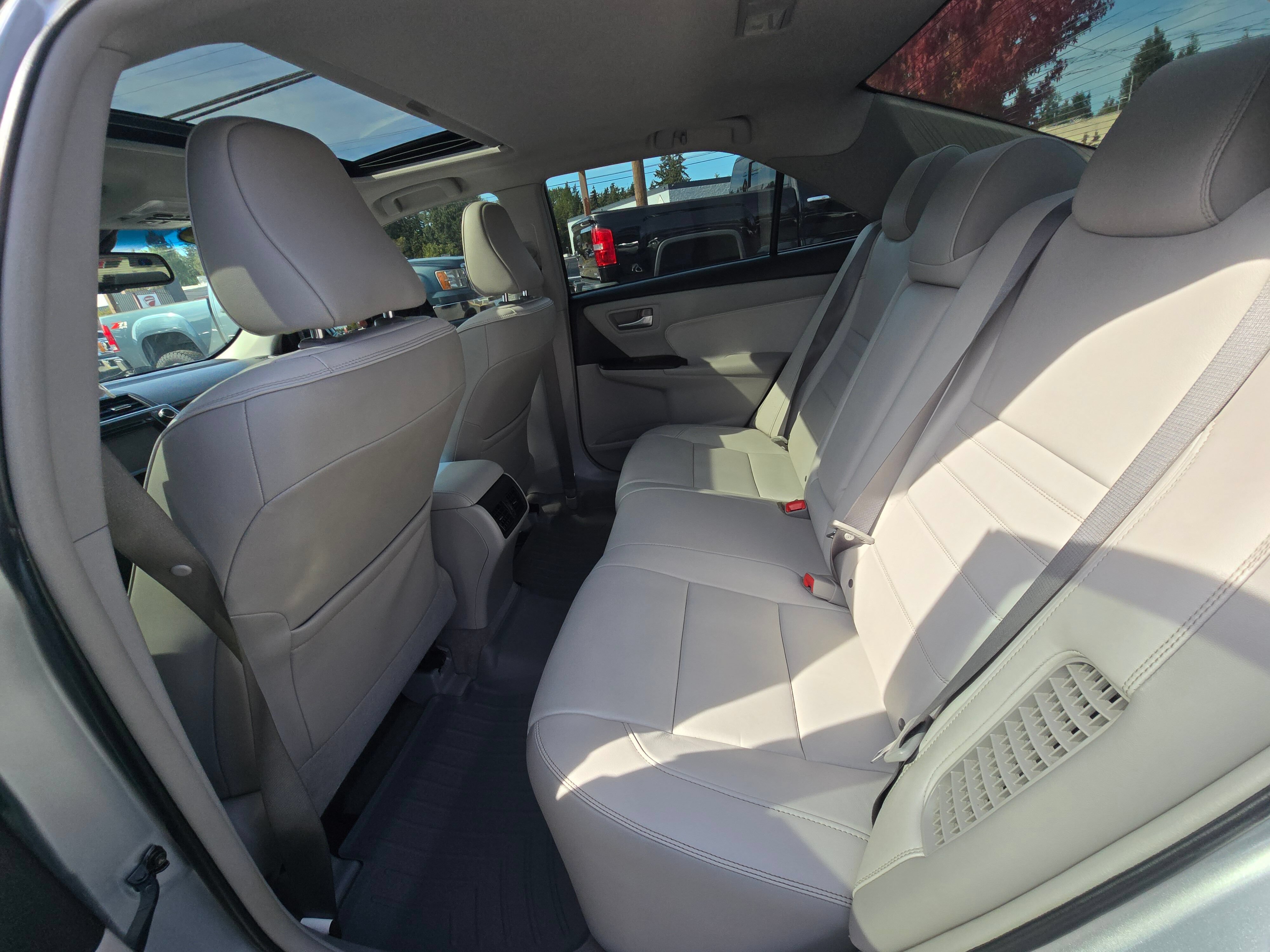 Used 2016 Toyota Camry XLE w/ Moonroof Package FWD image 16
