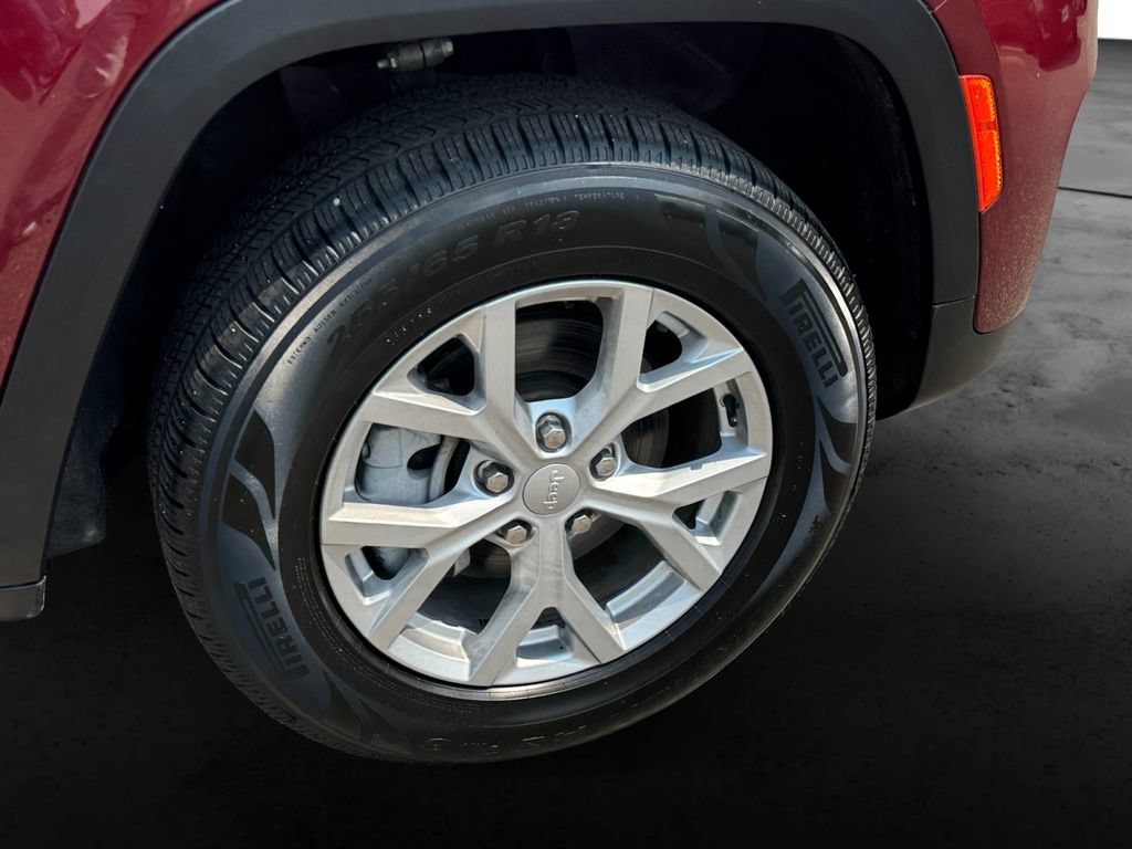 Used 2023 Jeep Grand Cherokee Limited AWD/4WD image 13