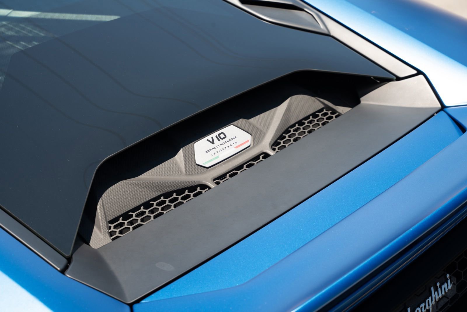 Used 2020 Lamborghini Huracan EVO RWD image 4