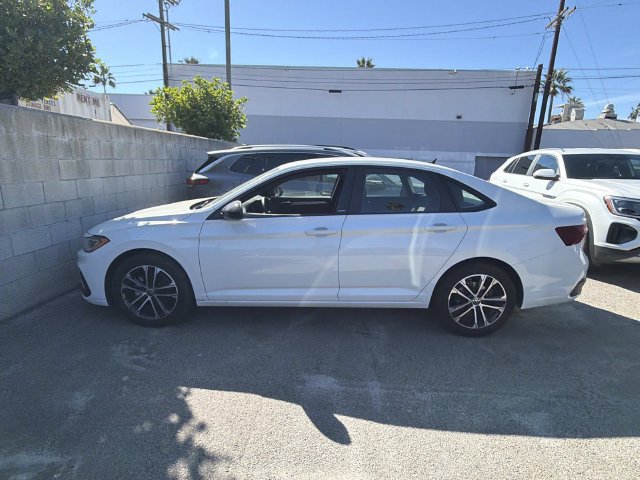Certified 2025 Volkswagen Jetta Sport FWD image 2