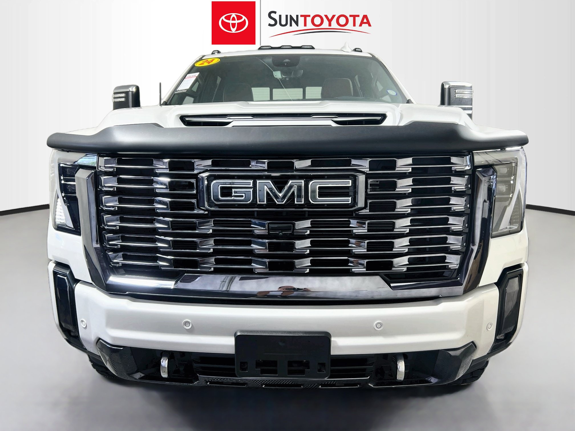 Used 2024 GMC Sierra 2500 Denali Ultimate AWD/4WD image 10
