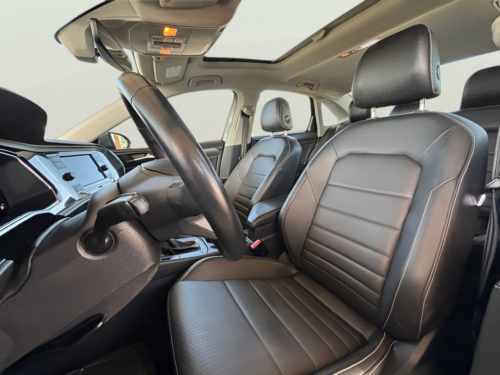 Used 2024 Volkswagen Jetta SE FWD image 4