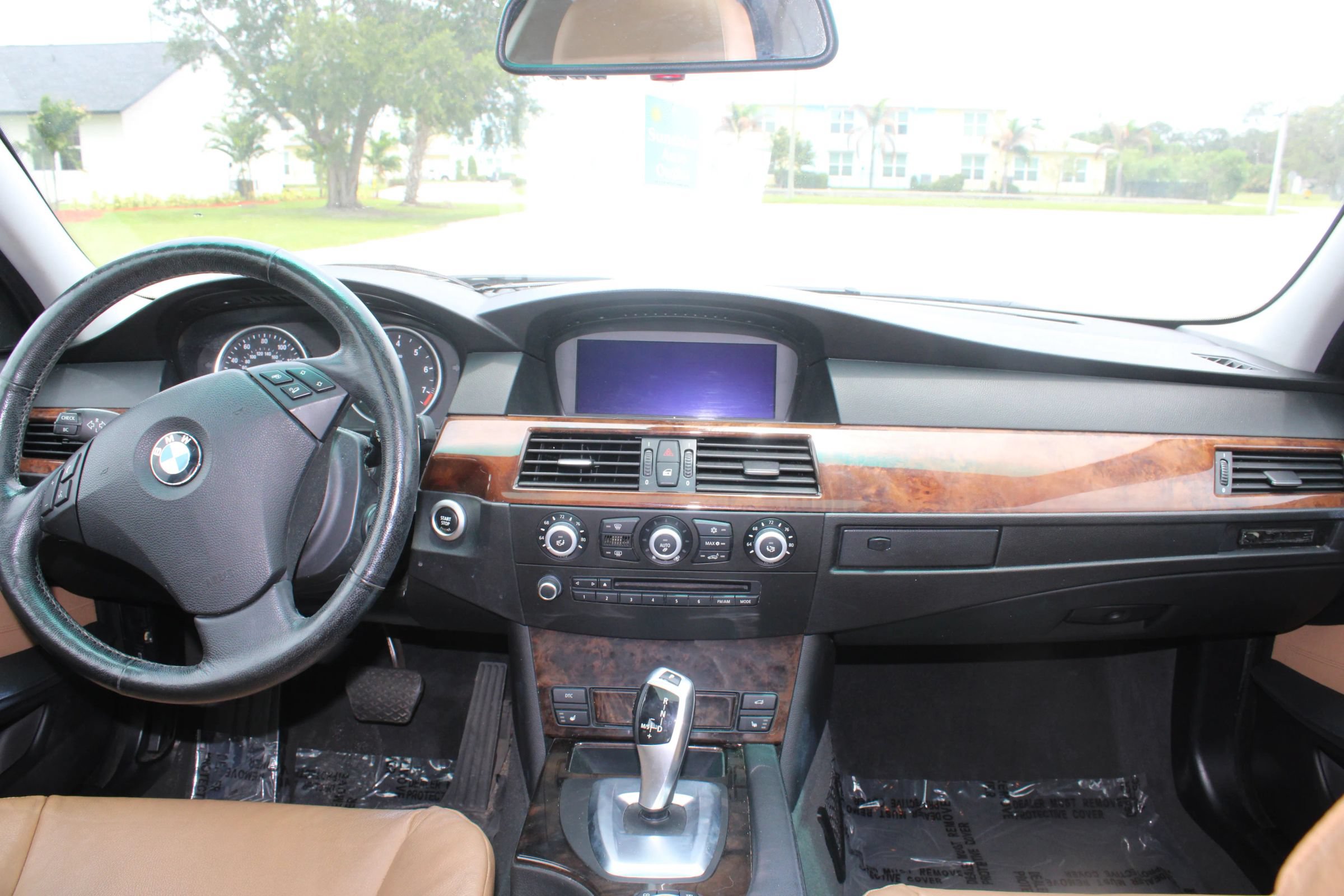 Used 2010 BMW 528i xDrive Sedan AWD/4WD image 11