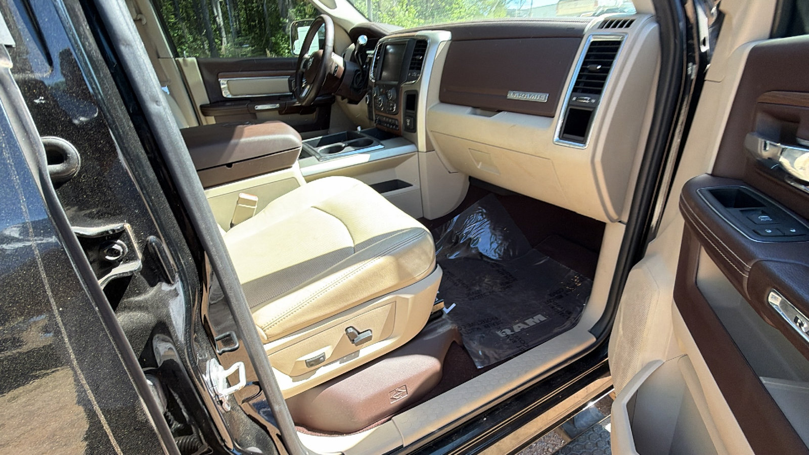 Used 2013 RAM 2500 Laramie w/ Convenience Group image 19