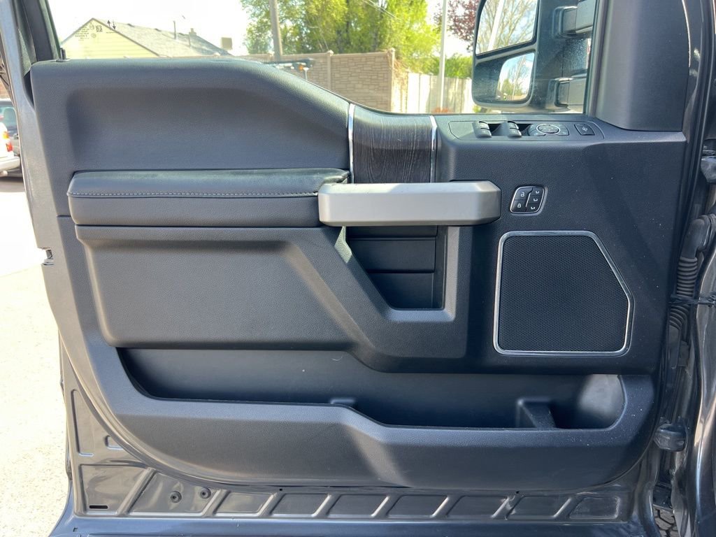 Used 2020 Ford F350 Lariat w/ Chrome Package image 9