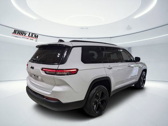 Used 2023 Jeep Grand Cherokee L Laredo RWD image 3