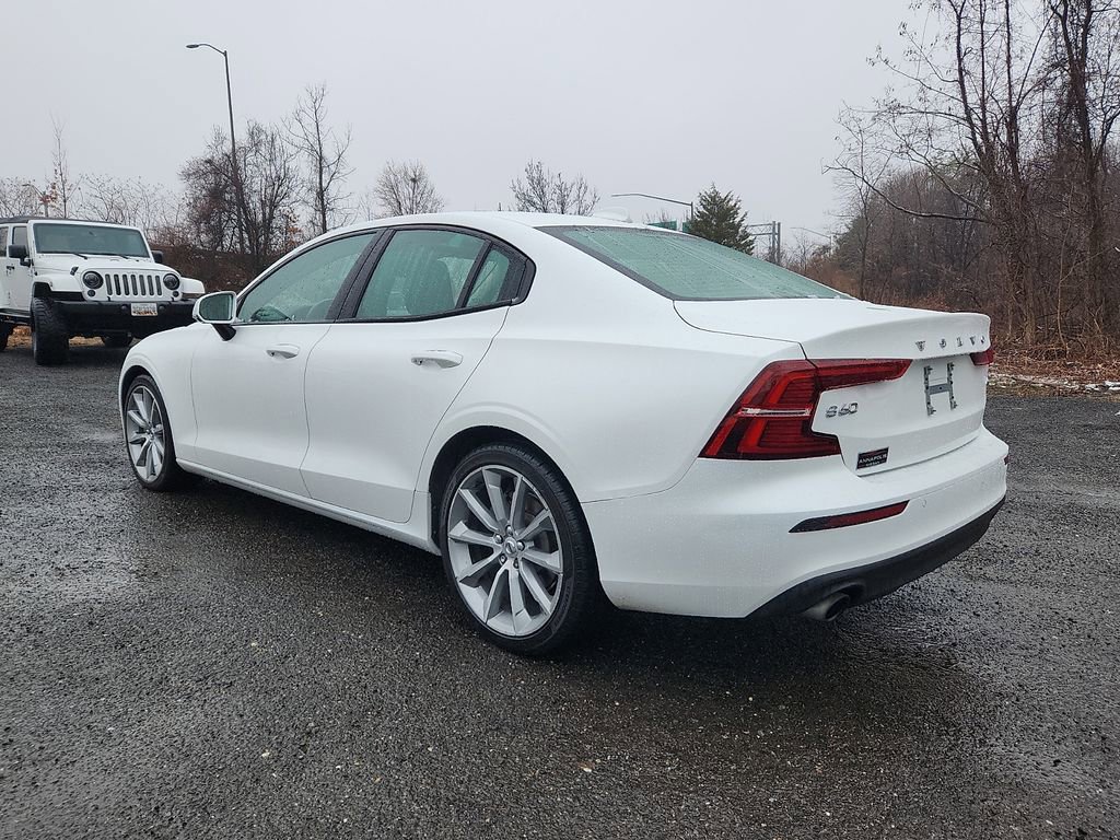 Used 2021 Volvo S60 T5 Momentum w/ Premium Package image 4