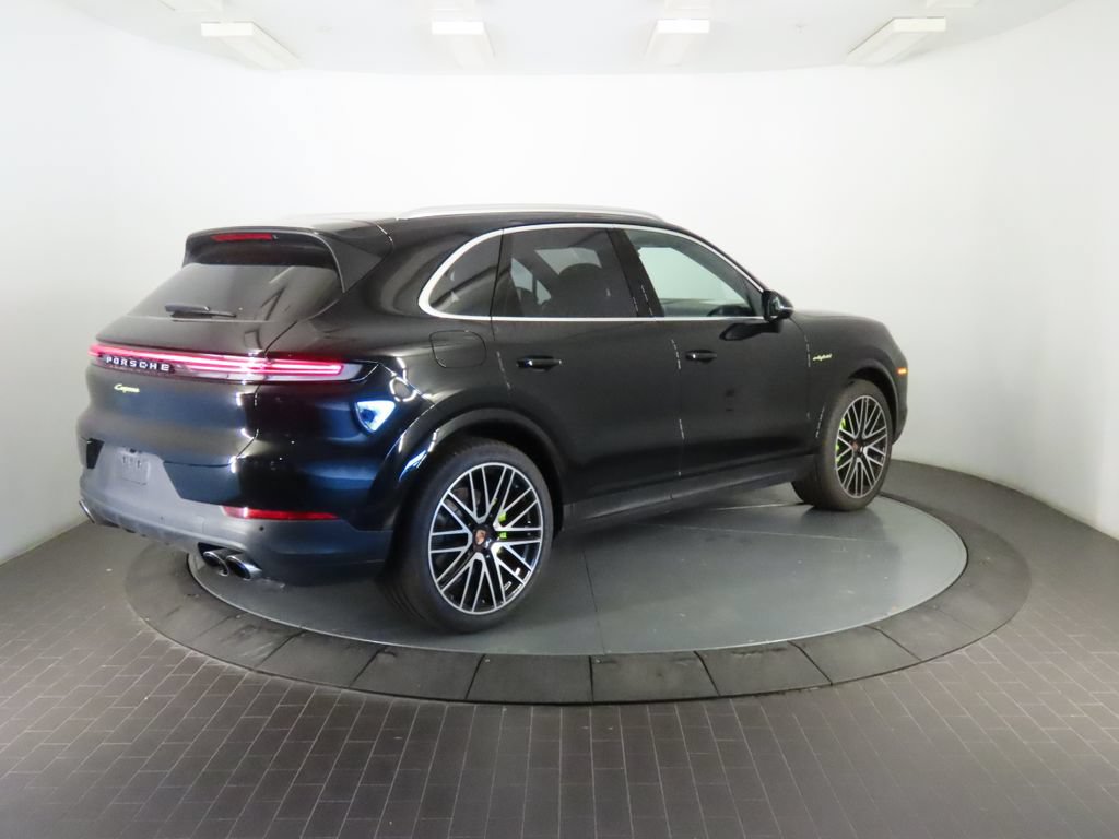 Certified 2026 Porsche Cayenne E-Hybrid AWD/4WD image 7
