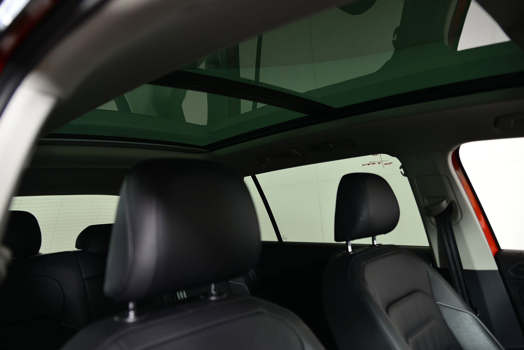 Used 2019 Volkswagen Tiguan SEL Premium image 14