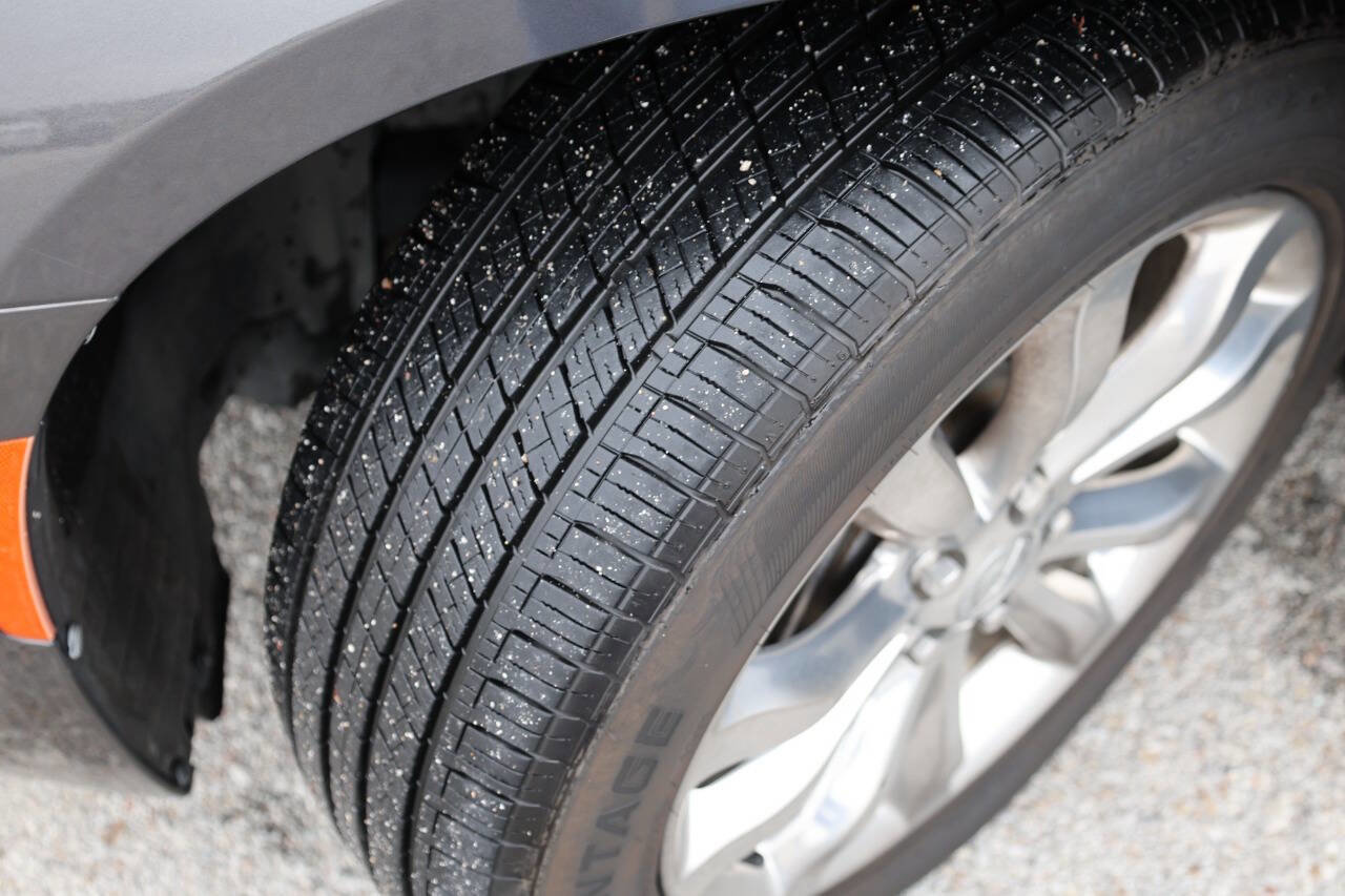 Used 2017 Chrysler 300 Limited w/ Value Package image 25