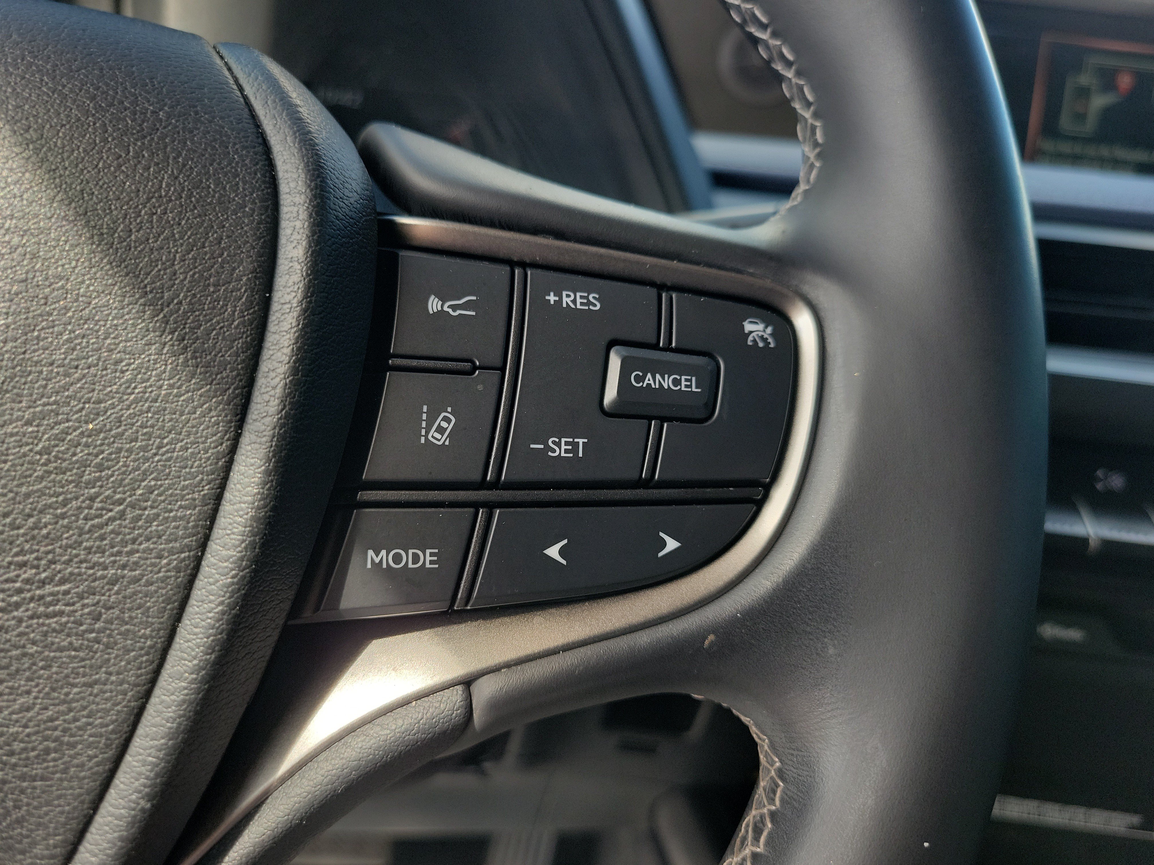 Used 2022 Lexus UX 200 w/ Accessory Package (Z2) FWD image 25