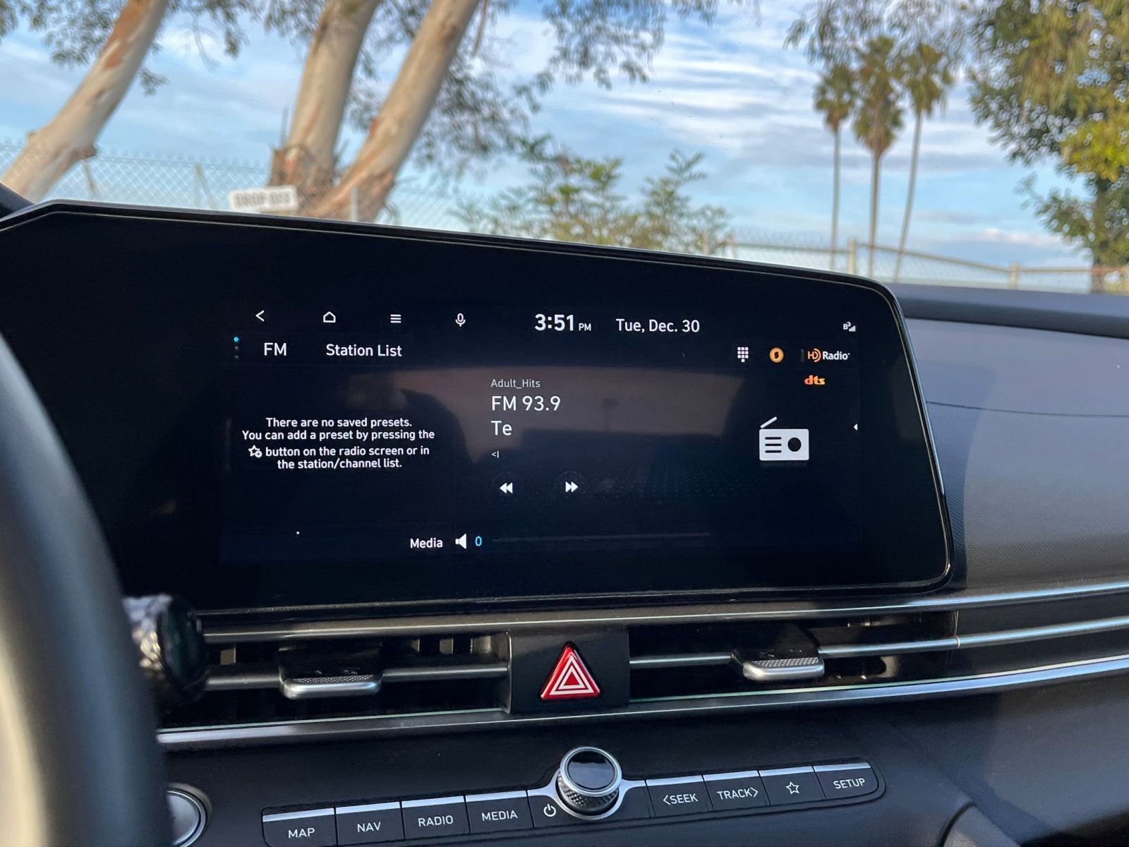 Used 2025 Hyundai Elantra Limited image 21