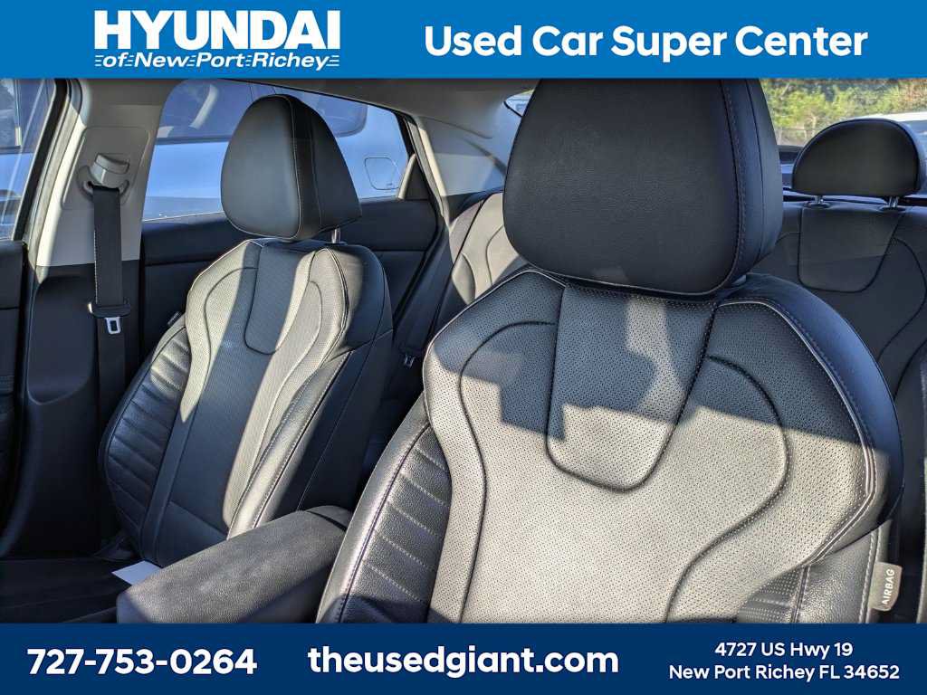 Used 2023 Hyundai Elantra Limited FWD image 3