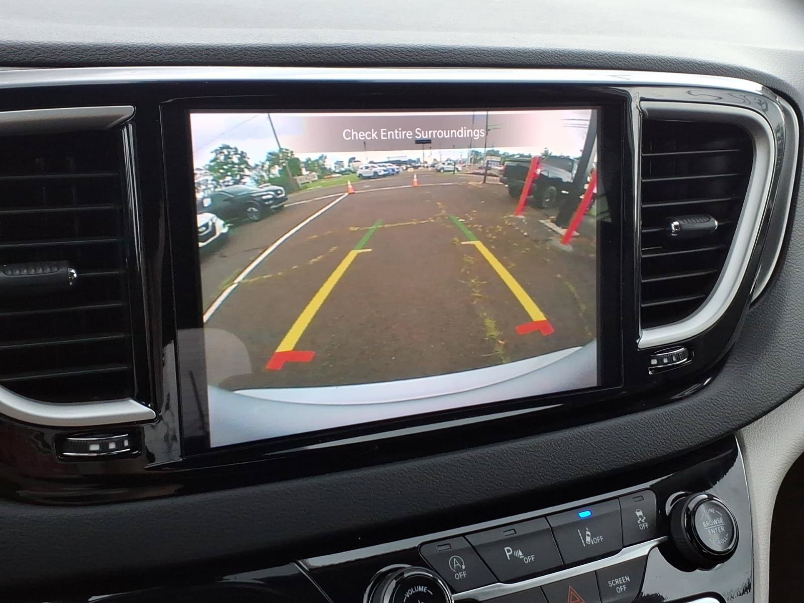 Used 2024 Chrysler Pacifica Touring-L FWD image 20
