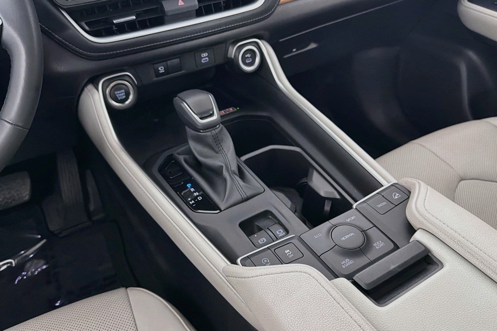 Used 2025 Toyota Grand Highlander AWD image 6