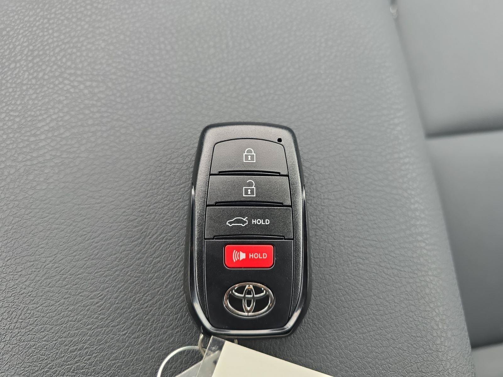 Used 2025 Toyota Camry SE FWD image 12