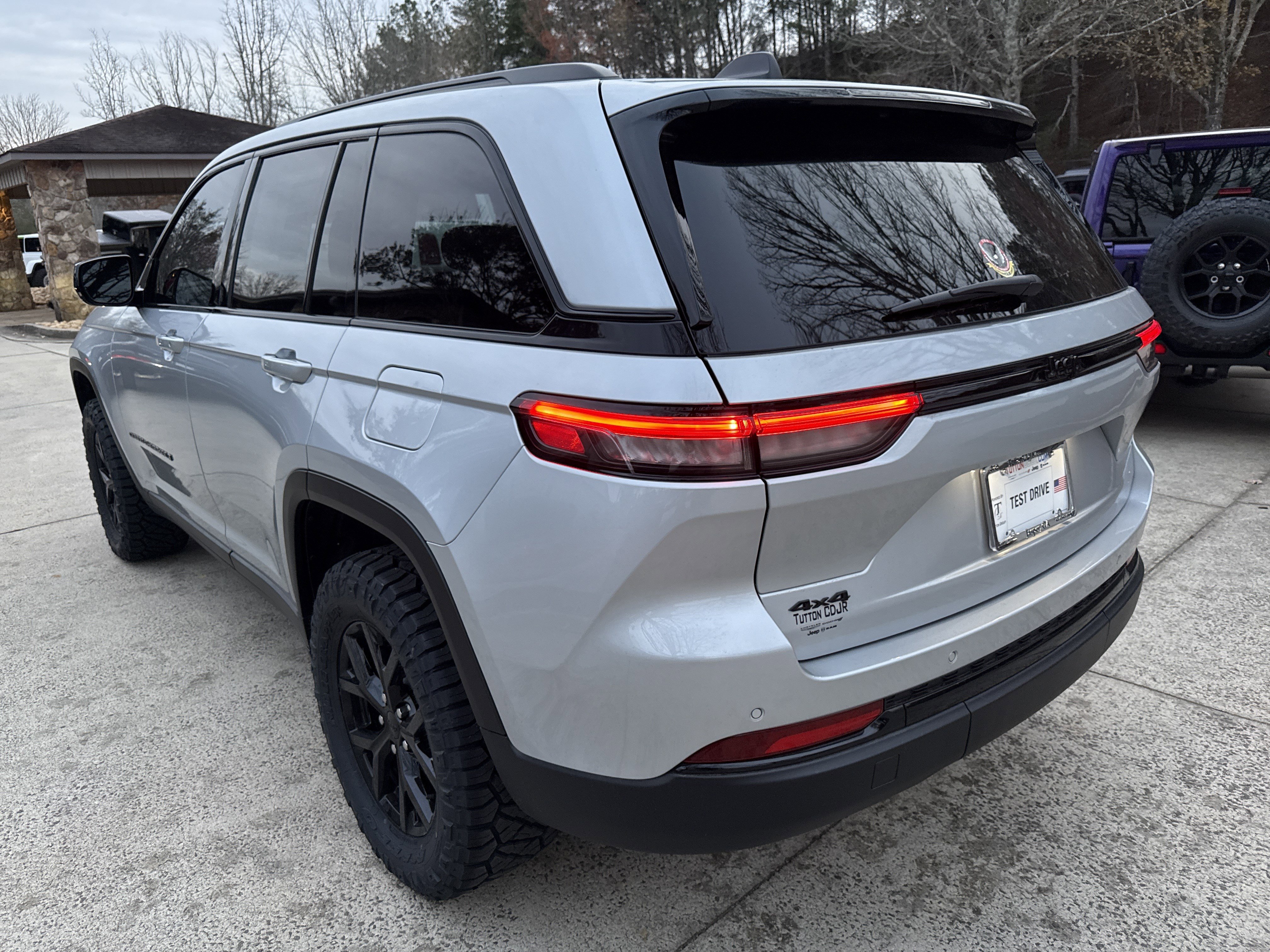 New 2025 Jeep Grand Cherokee Altitude image 5