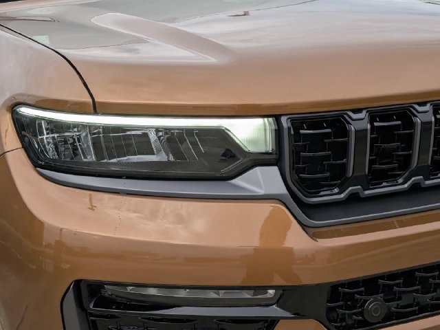 New 2027 Jeep Grand Cherokee Summit w/ Adv Protech Group IV AWD/4WD image 10