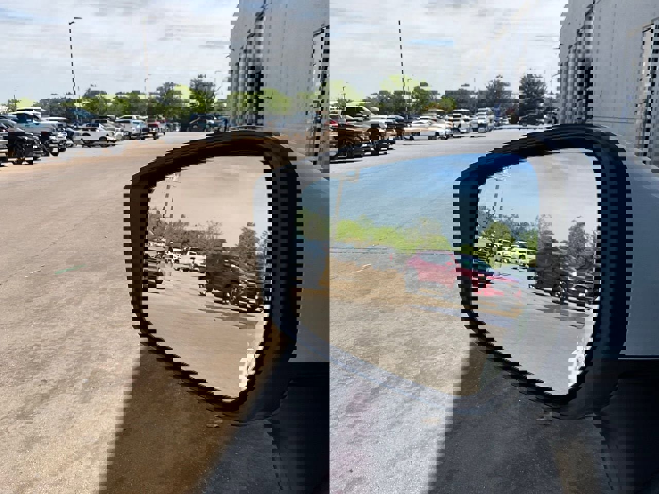 Used 2025 Nissan Versa SV image 18