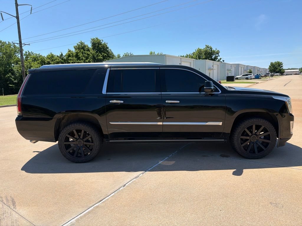 Used 2020 Cadillac Escalade ESV Platinum AWD/4WD image 6