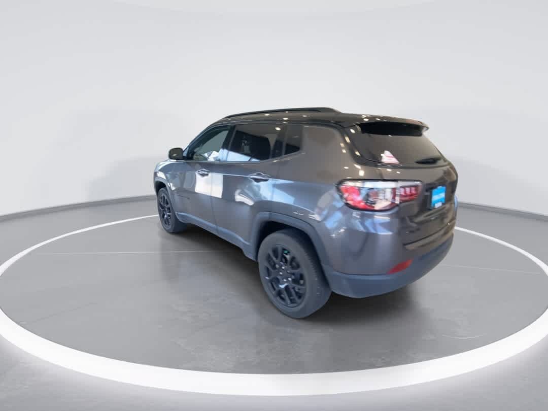 Used 2022 Jeep Compass Latitude AWD/4WD image 6