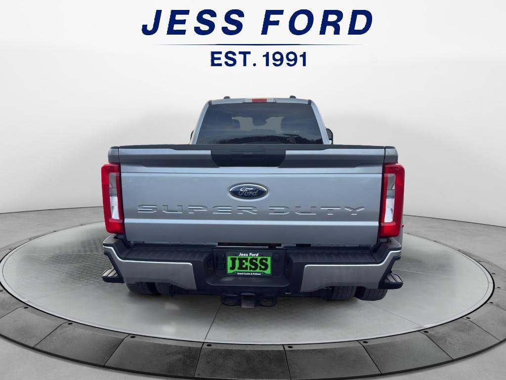 Used 2024 Ford F450 XLT w/ FX4 Off-Road Package image 4