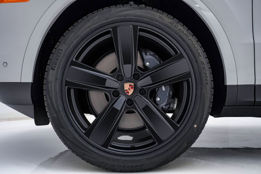 New 2026 Porsche Cayenne Coupe AWD/4WD image 13