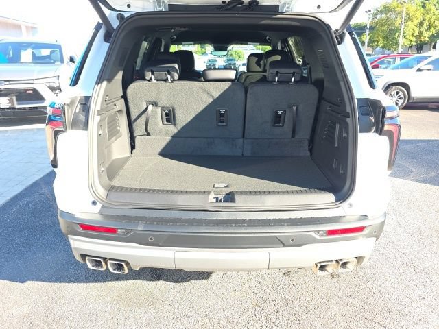 New 2027 Chevrolet Traverse LT w/ Driver Confidence Package FWD image 31