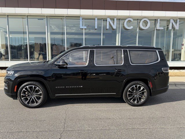 Used 2022 Jeep Grand Wagoneer Series III w/ Rear Seat Video Group 1 image 3