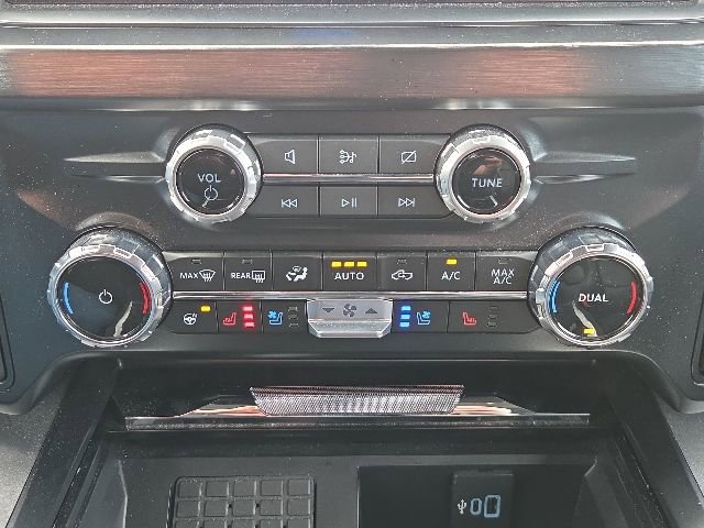 Used 2024 Ford F250 Lariat w/ Lariat Ultimate Package AWD/4WD image 32