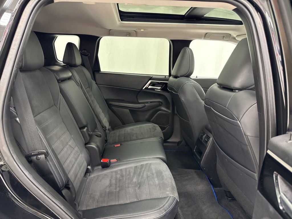 Used 2024 Mitsubishi Outlander SE image 12