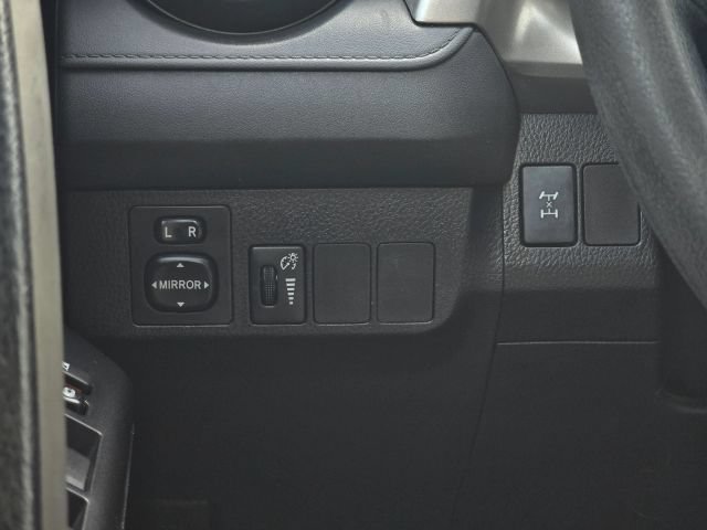 Used 2016 Toyota RAV4 LE AWD/4WD image 19