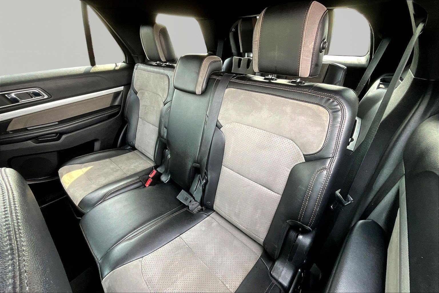 Used 2017 Ford Explorer XLT w/ Equipment Group 202A image 23