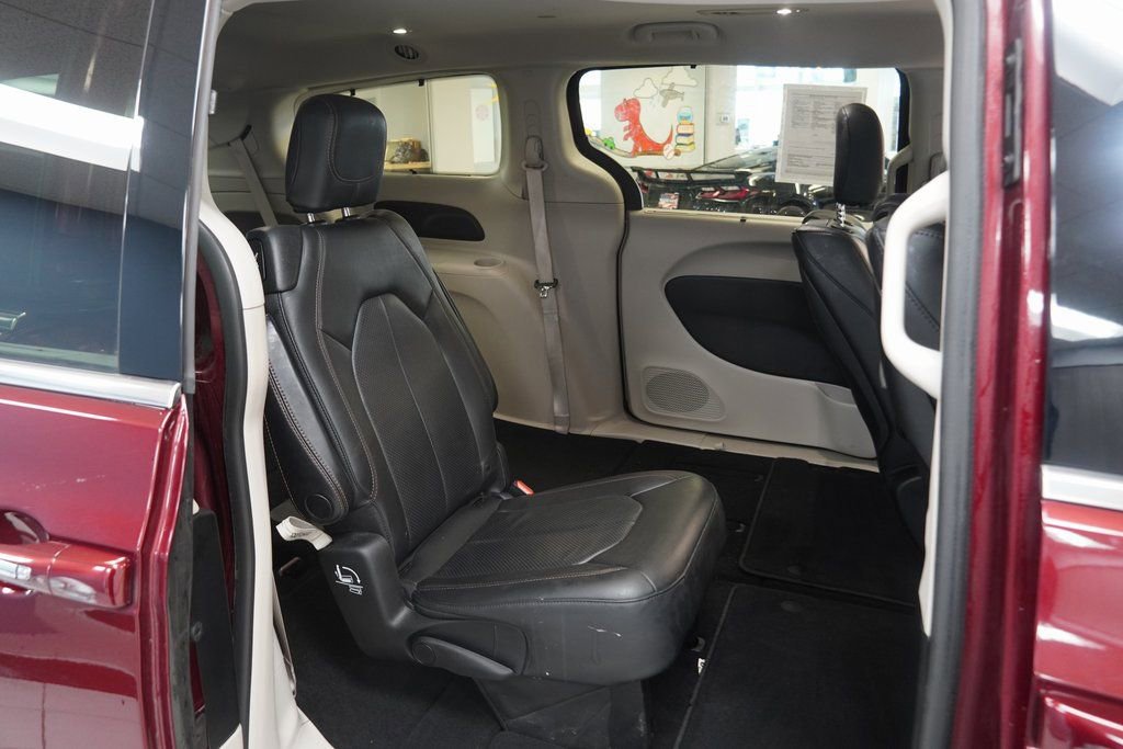 Used 2020 Chrysler Pacifica Touring-L Plus image 19