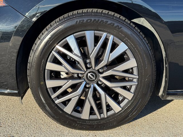 Used 2023 Nissan Altima 2.5 SV image 13