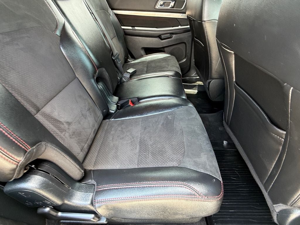 Used 2018 Ford Explorer XLT w/ Equipment Group 202A AWD/4WD image 11