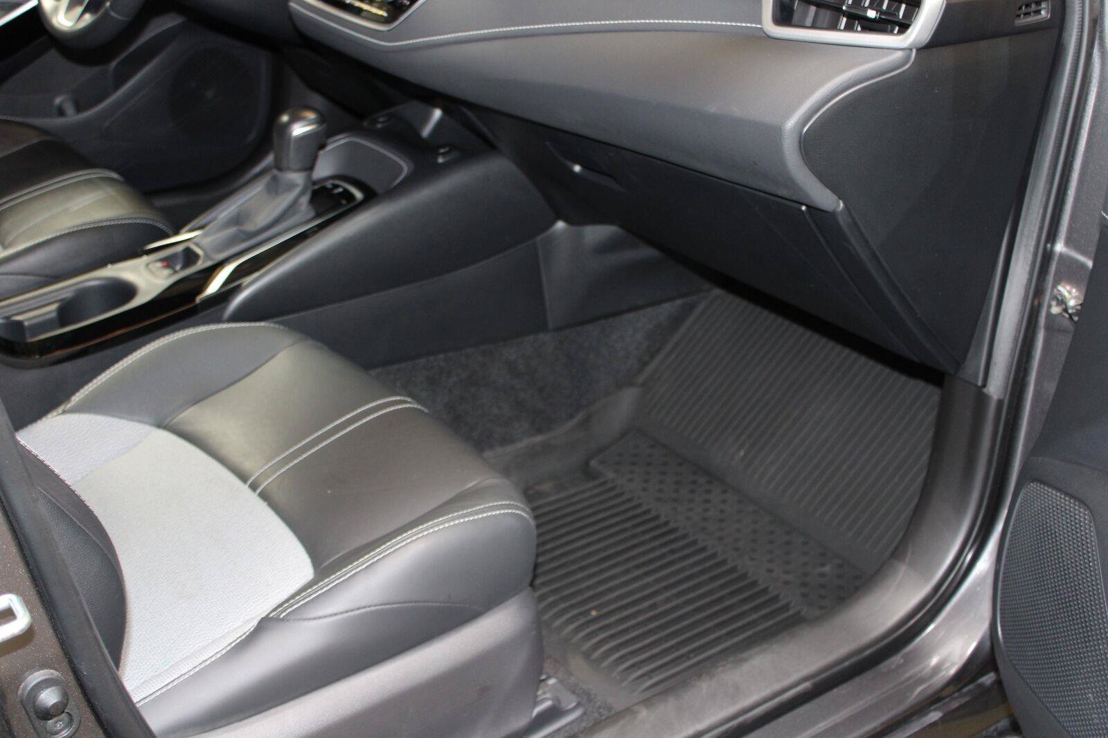 Used 2021 Toyota Corolla XSE FWD image 40