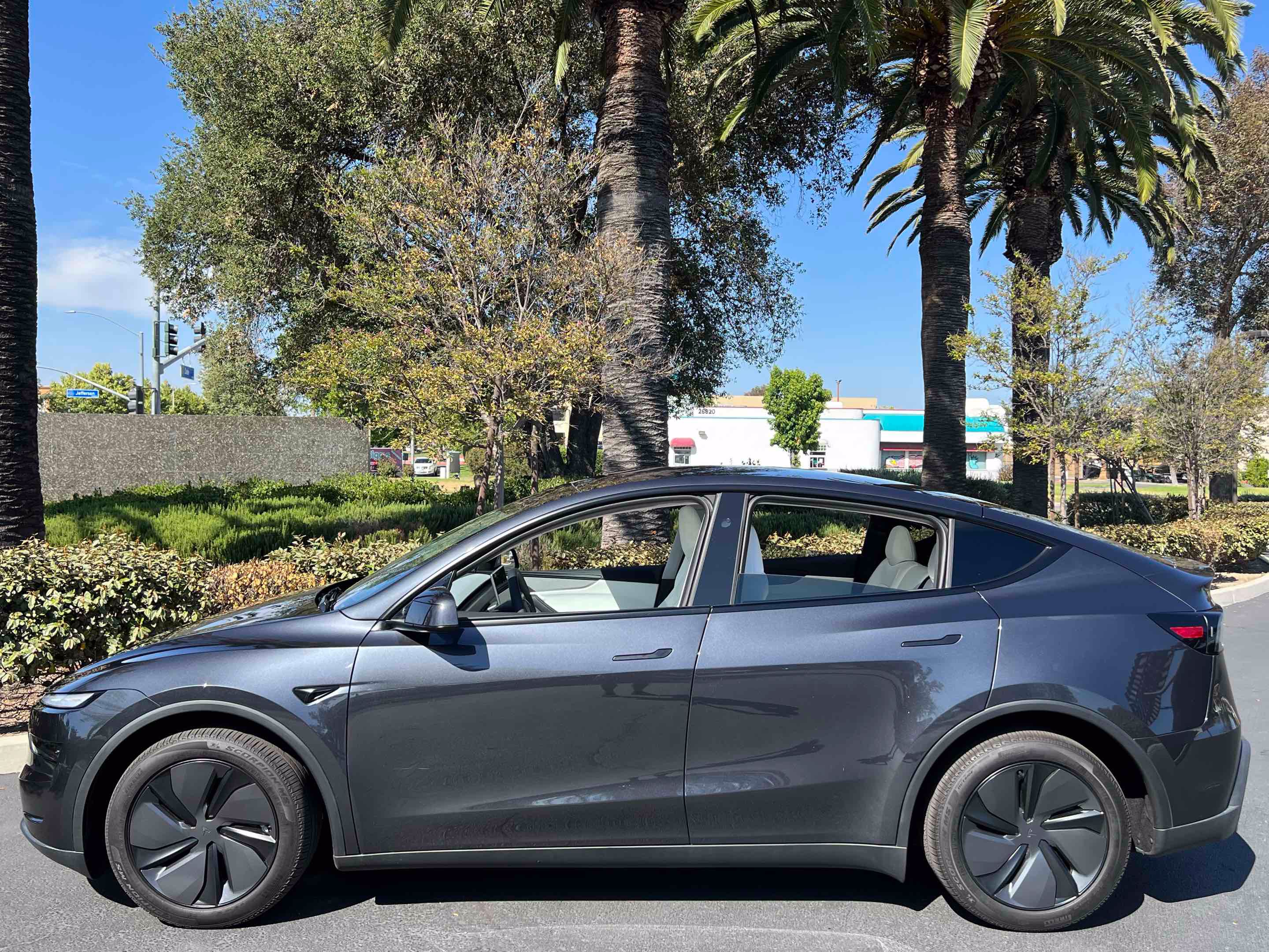 Used 2026 Tesla Model Y Long Range AWD/4WD image 17