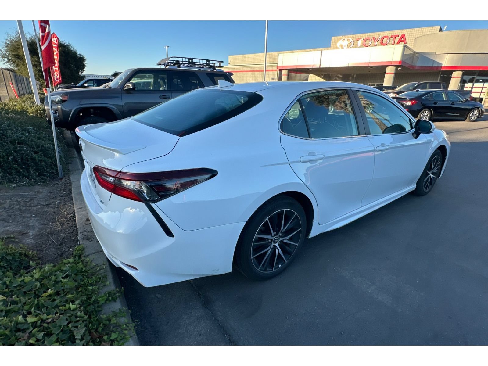Used 2024 Toyota Camry SE FWD image 5