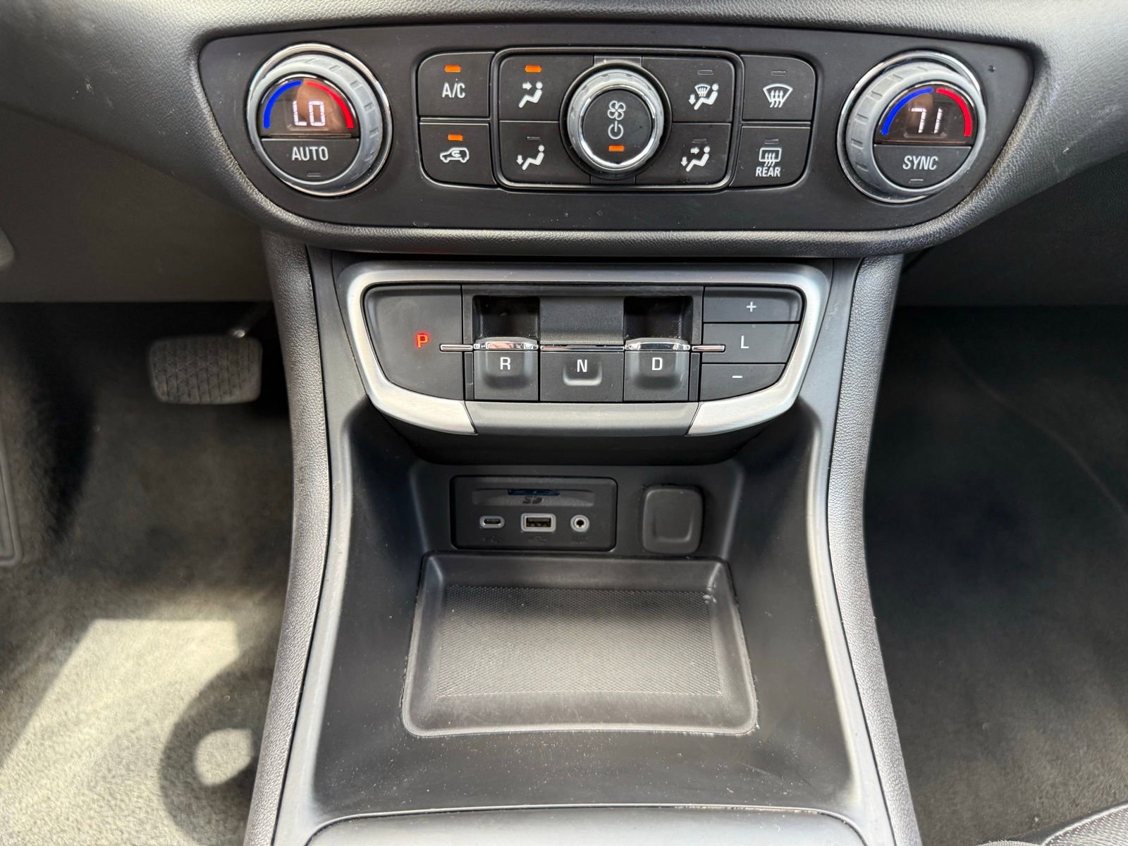 Used 2024 GMC Terrain SLT AWD/4WD image 24