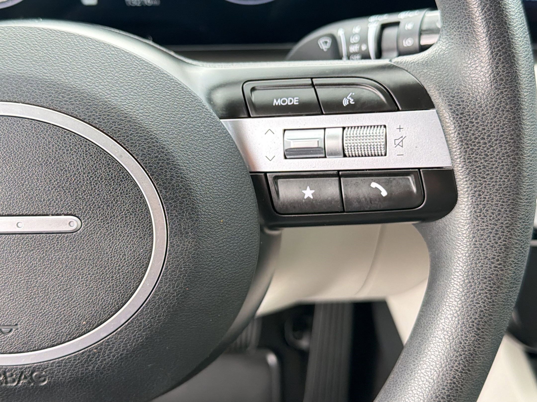 Used 2025 Hyundai Tucson SE image 25