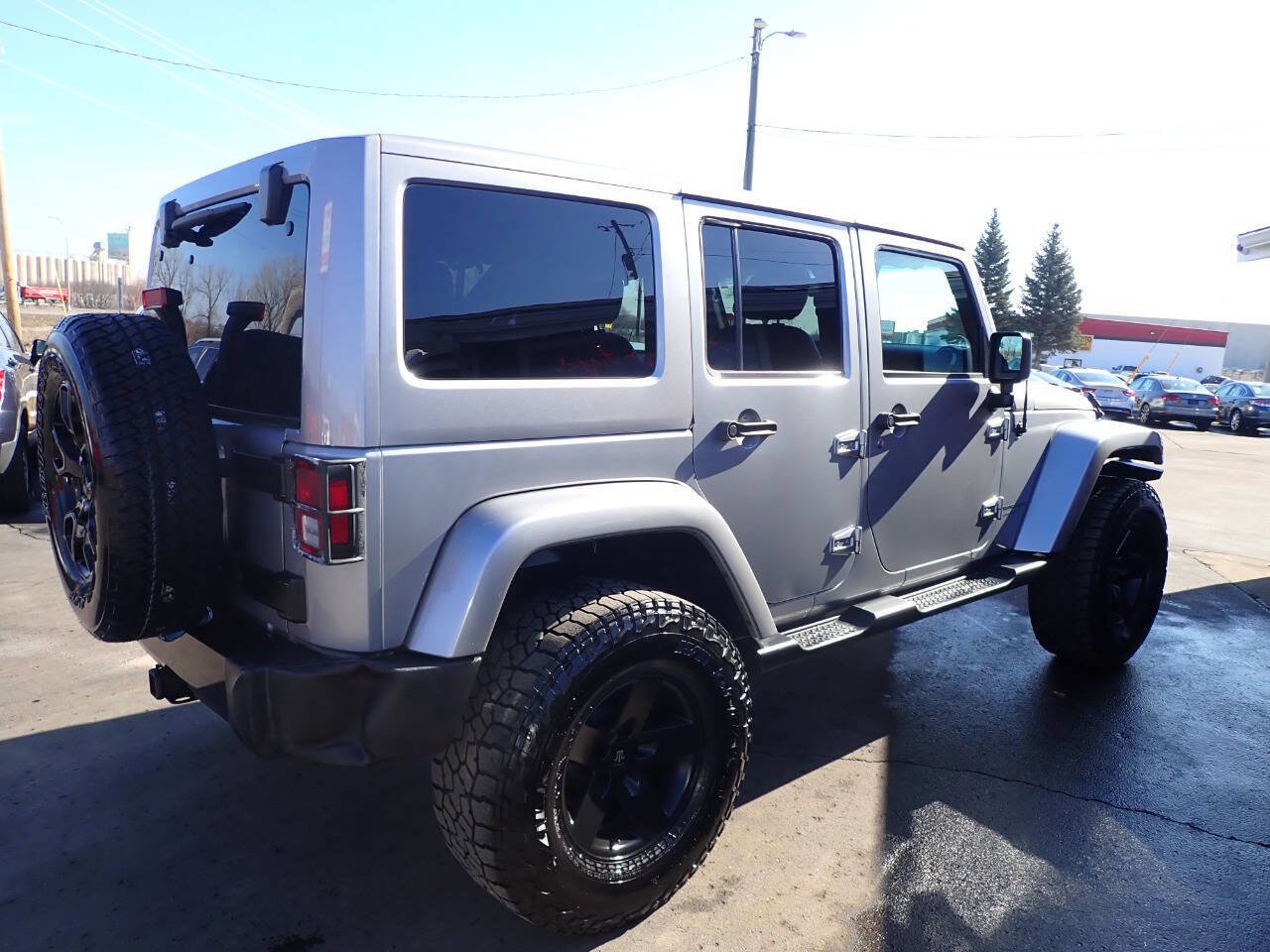 Used 2018 Jeep Wrangler Unlimited Sahara AWD/4WD image 6