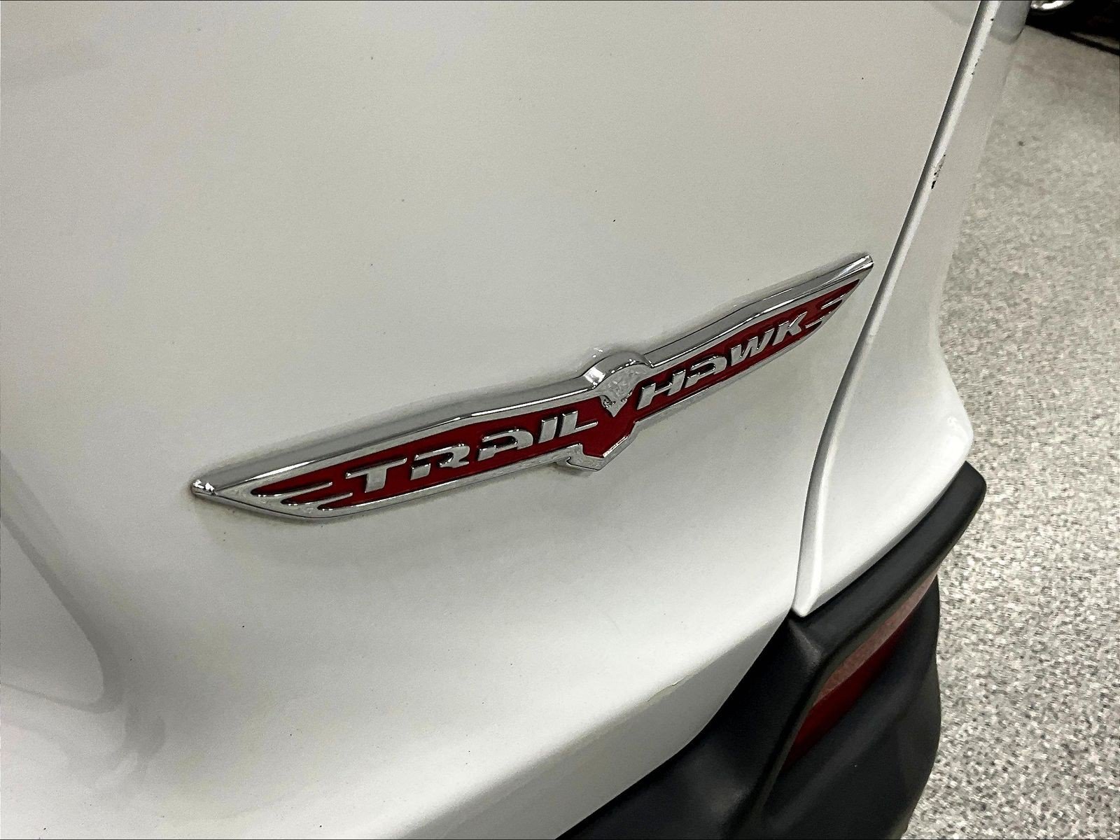Used 2019 Jeep Cherokee Trailhawk AWD/4WD image 24