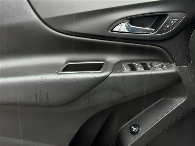 Used 2022 Chevrolet Equinox LT w/ Driver Convenience Package image 16